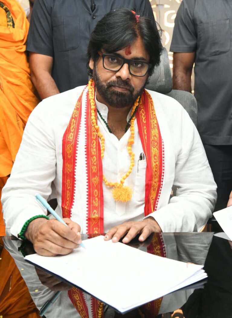 రెండు ఫైల్స్ పై పవన్ తొలి సంతకాలు