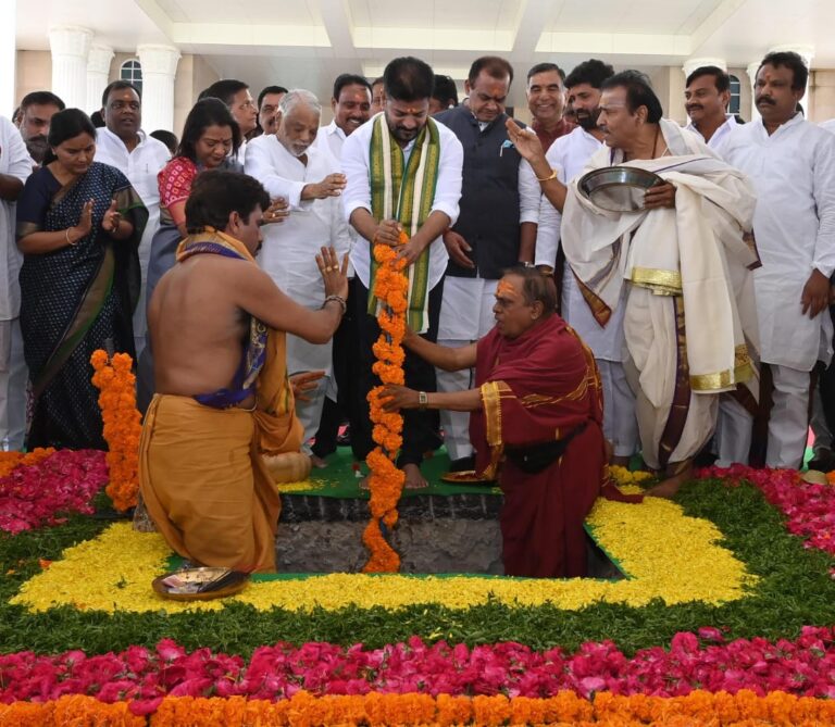 Telangana Talli statue installed on the lines of Million March