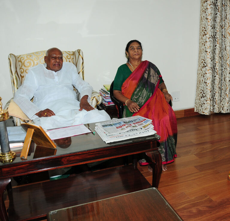 రోశయ్య గారినే పేరు చెప్పమన్న రిపోర్టర్