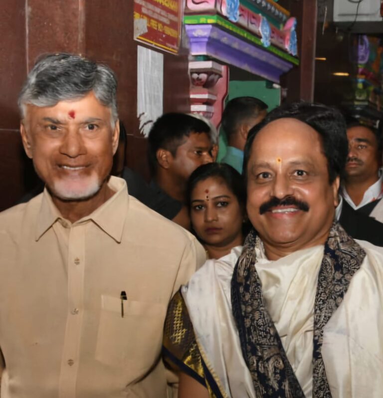 సీఎంకు దుర్గ గుడి అర్చకుల శుభాకాంక్షలు